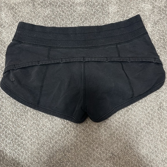 Size 8 Vintage lululemon shorts GUC - Picture 5 of 8
